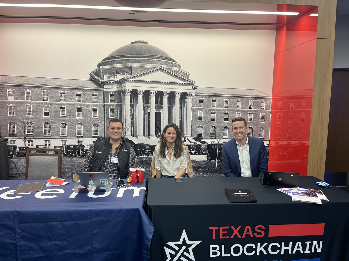 At @SMU this evening for their blockchain hackathon with @TBCAmy and @tobalotv! Great to run into friends like @ProfSmak and @LewellenMichael!