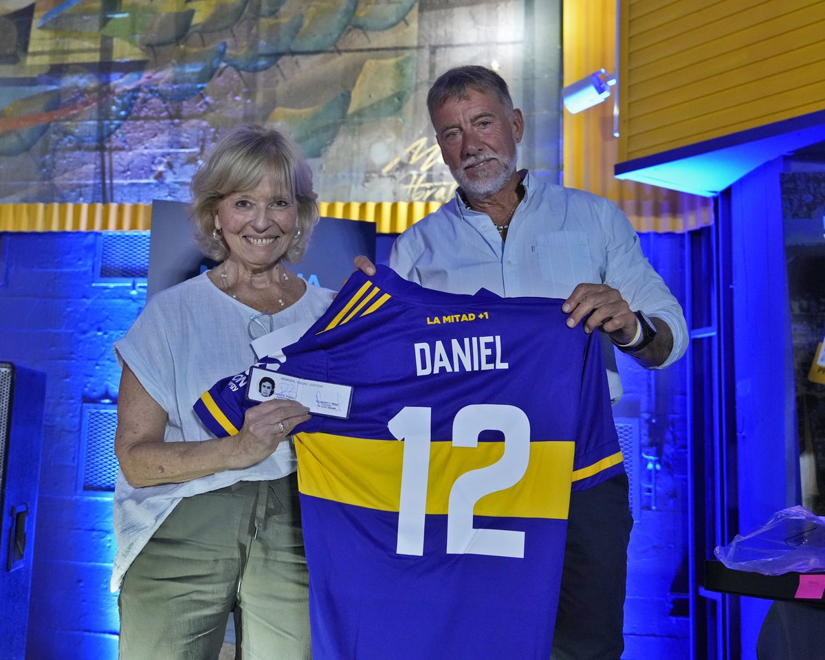 A 48 años del último golpe de Estado el CABJ realizó la restitución y entrega de carnets a las familias de Daniel Lázaro Rus, Benjamin Isaac Dricas y José Luis Lucero, hinchas y socios desaparecidos durante la dictadura.

Desde Boca sostenemos nuestro compromiso con la