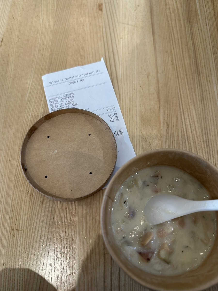 机场晚餐：蛤蜊杂烩 （大约人民币70元，贵吗？😄