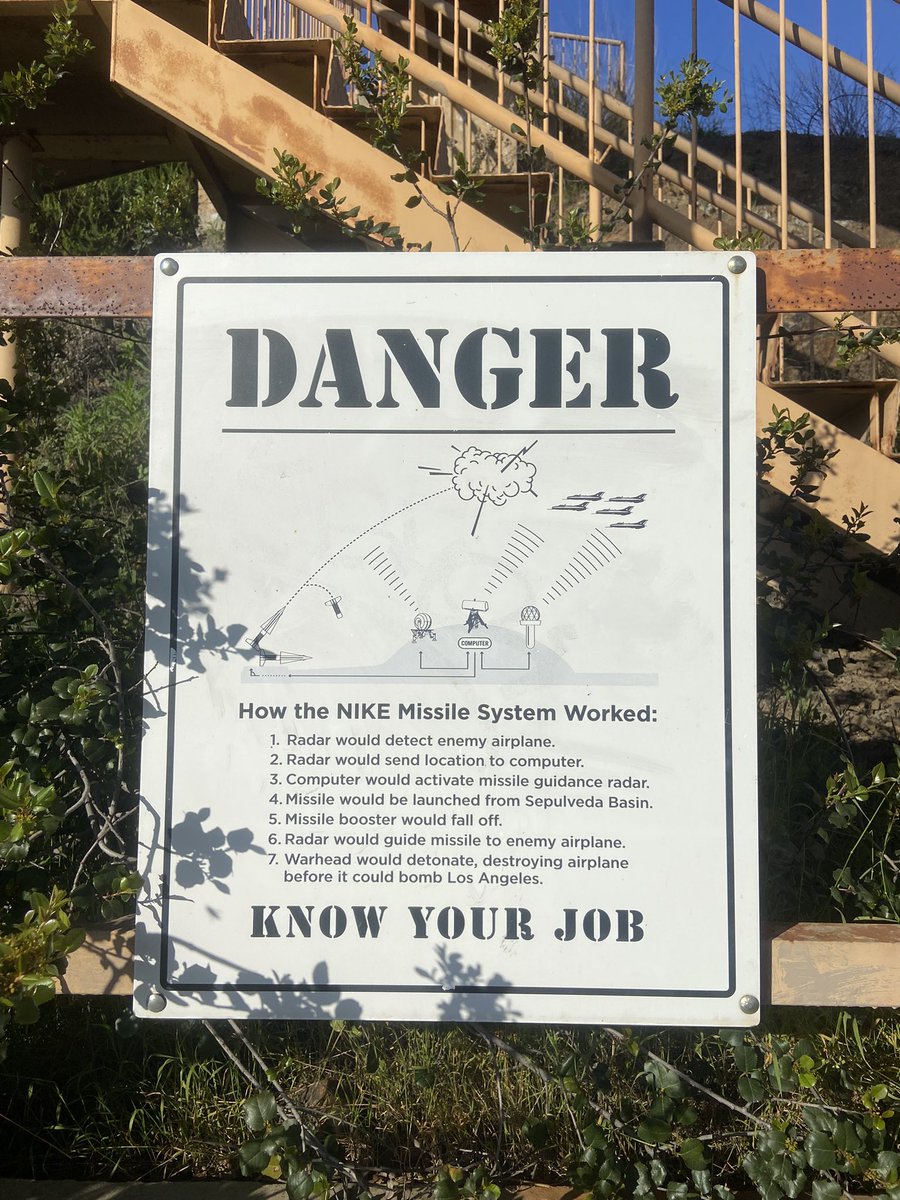 admgrm's tweet image. Bring back military defense stations in the foothills of the Santa Monica mountains.