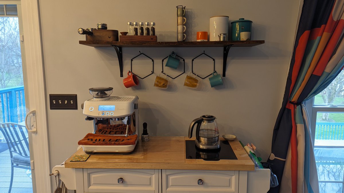 EdCharbeneau's tweet photo. Home coffee shop 2.0 #homeRoasting #espresso #coffeegear ☕ https://t.co/gCrNAxHKI8
