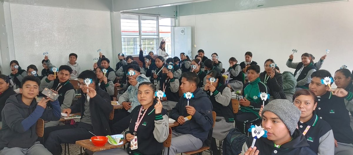 ConalepTemoaya's tweet photo. Incentivando a los estudiantes se les entrega un pequeño detalle en el cierre de las actividades en conmemoración del día del PTB. en Asistente y Protesista Dental, gracias a todas y todos por su apoyo.
@Conalep_Edomex 
#ApasionadamenteCONALEP https://t.co/B1dFbvt784