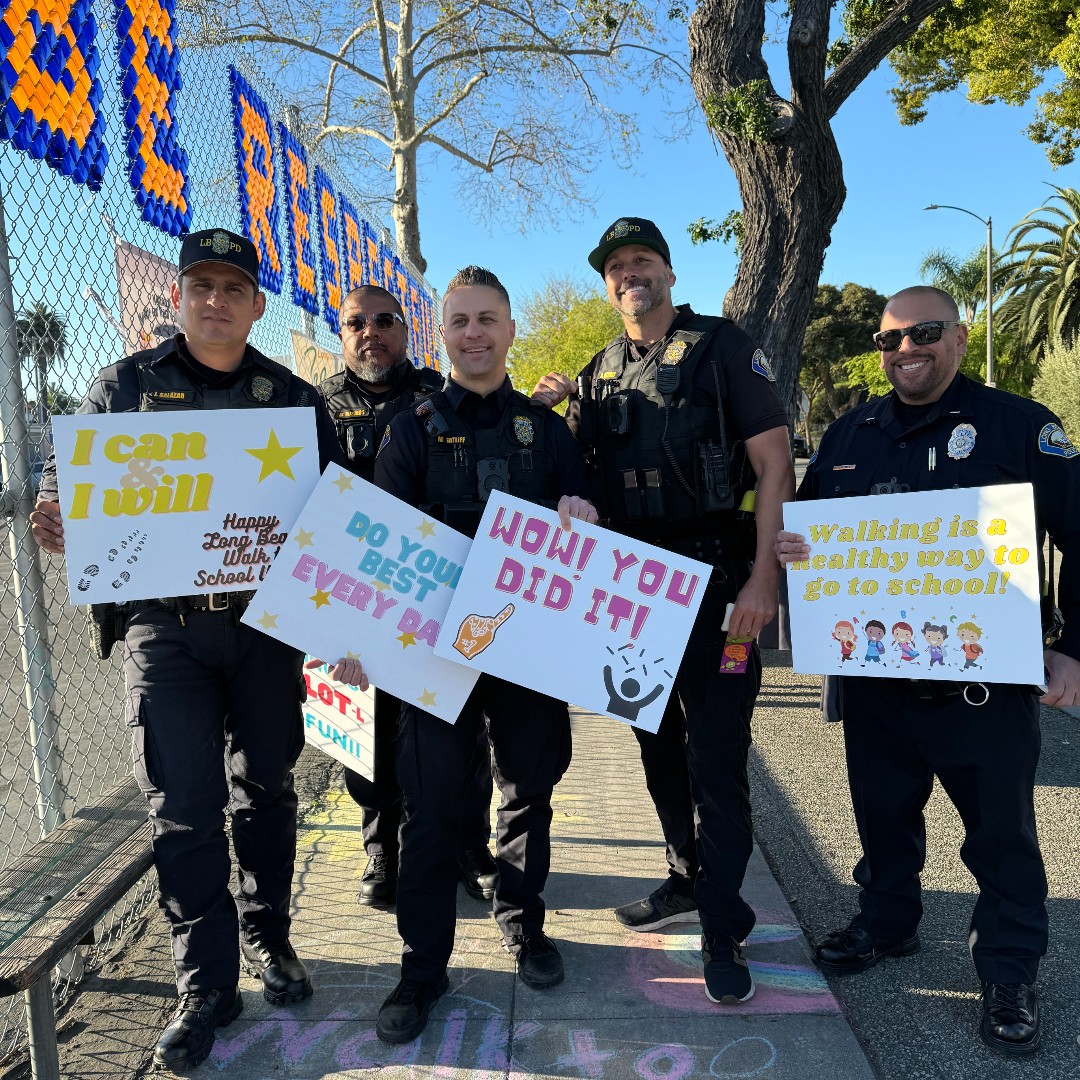 It’s #WalktoSchool week in Long Beach, & our officers were thrilled to greet students at drop-off all week long! 🎒 🚶 From handing out stickers to providing parents with valuable traffic safety resources, this week was all about the benefits of safely walking to school. 💙