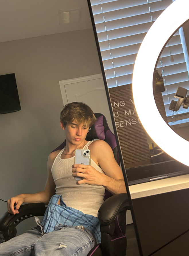 oj_twink's tweet photo. Do you want to play with my horse cock? https://t.co/uhgENy1K9g