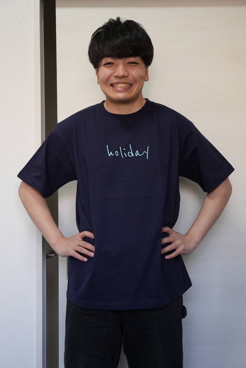 【新作情報】 久しぶりのTシャツ販売です！ さらに今回の写真はZAKIくんが着てくれています！ すごく似合ってますね!! 今年も夏に向けて半袖Tシャツの準備も必要ですよね💦 文字のロゴもいつもと違って可愛いデザインとなっております！ 是非お買い求め下さい！ 発売中です！ #holiday