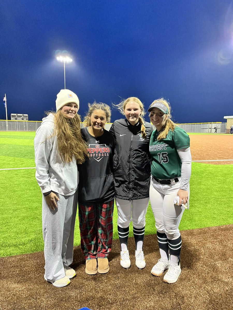 JWall1820's tweet photo. BC Peppers out supporting during HS season!

@UCASoftball 
@SouthAlabamaSB 
@MSUSoftball 
@LULionsSoftball 
@SoftbalAmerica 
@TopGunEvents https://t.co/KM2vv7edUp