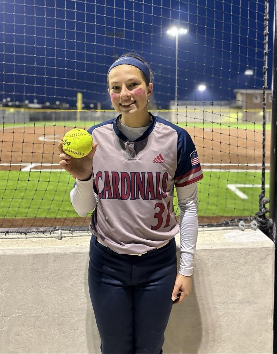 alexia_born's tweet photo. Great night for softball! Cardinals for the win! And got this 💣! @EudoraHS @eudorasoftball @KansasRogers @topgunfastpitch https://t.co/Kru9MqiMgf
