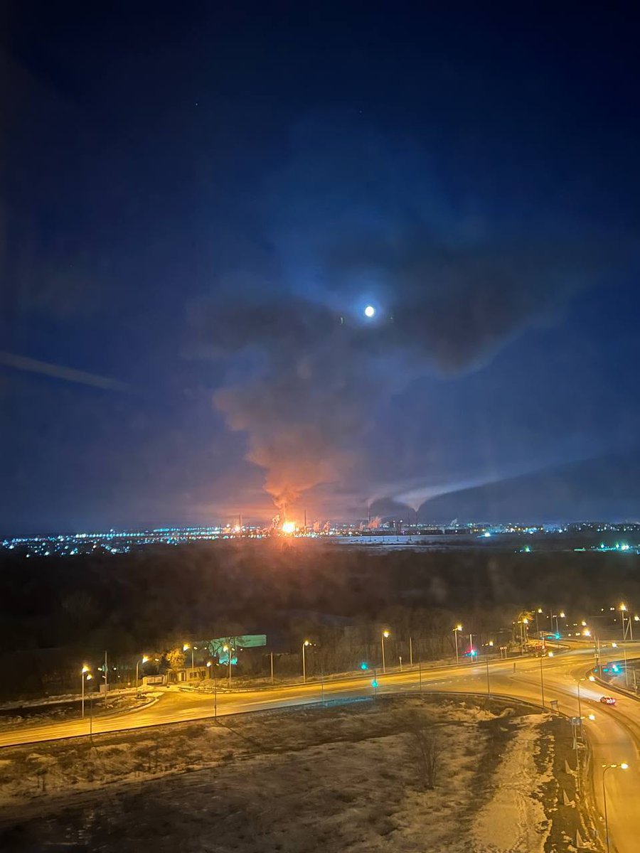 💥 Russia: Ukrainian drones struck an oil refinery in Samara region.