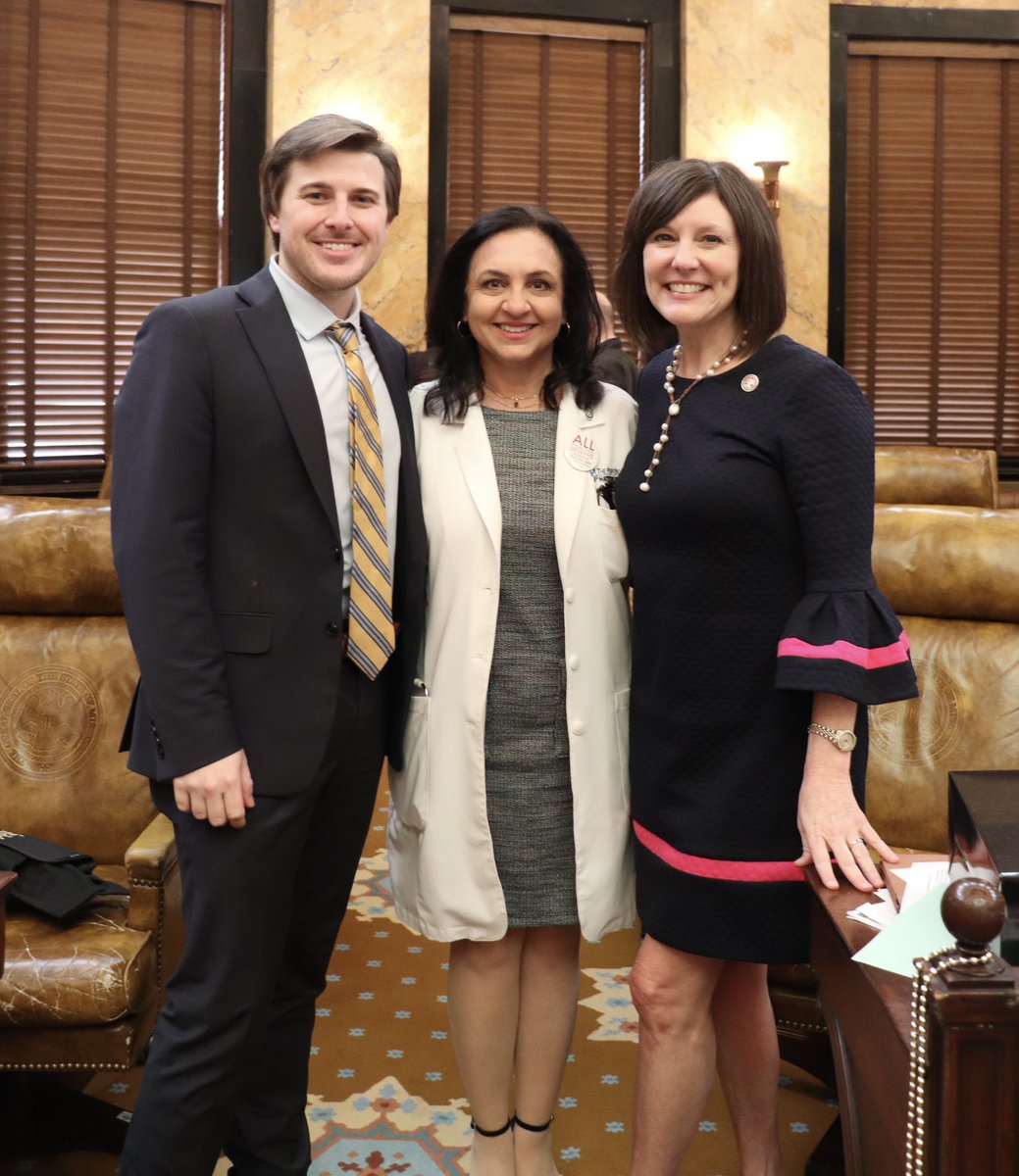 Thanks to @babydocAnita for serving as Dr of the Day & for her tireless advocacy of health insurance for low income, hardworking Mississippians. Grateful to work w/ folks like Dr. Henderson & @KentMcCarty from the PineBelt that do the right thing bc it’s the right thing.