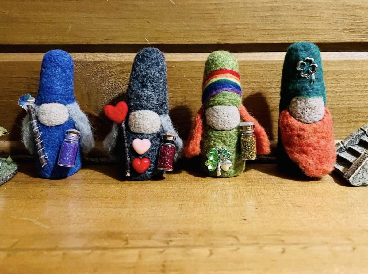 Hi! I’m Alyx and I’m a fiber artist that makes handmade needle felted potted baby mandrake sprouts, magical potted mushrooms, fairy homes, mini gnome dolls and more! Here’s some of my work 😊 My entire shop is now 25% off with free US shipping! 😊📦 Link in bio!