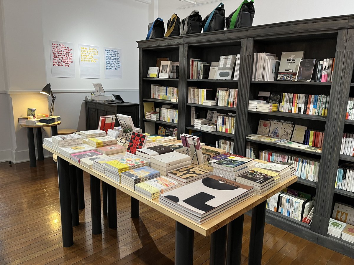 penguin_bunco's tweet photo. 3月23日
ペンギン文庫Q1店OPENします！
山形の皆さんのとなりに寄り添う本屋になれますよう、緩やかに営業していきます。ペンギンカーも4月から両立営業していきます。

ペンギン文庫
やまがたクリエイティブシティセンターQ1内 1F-1B
山形市本町1丁目5-19
営業日
木金土日
11:00〜18:00 https://t.co/MoC1bEGymk