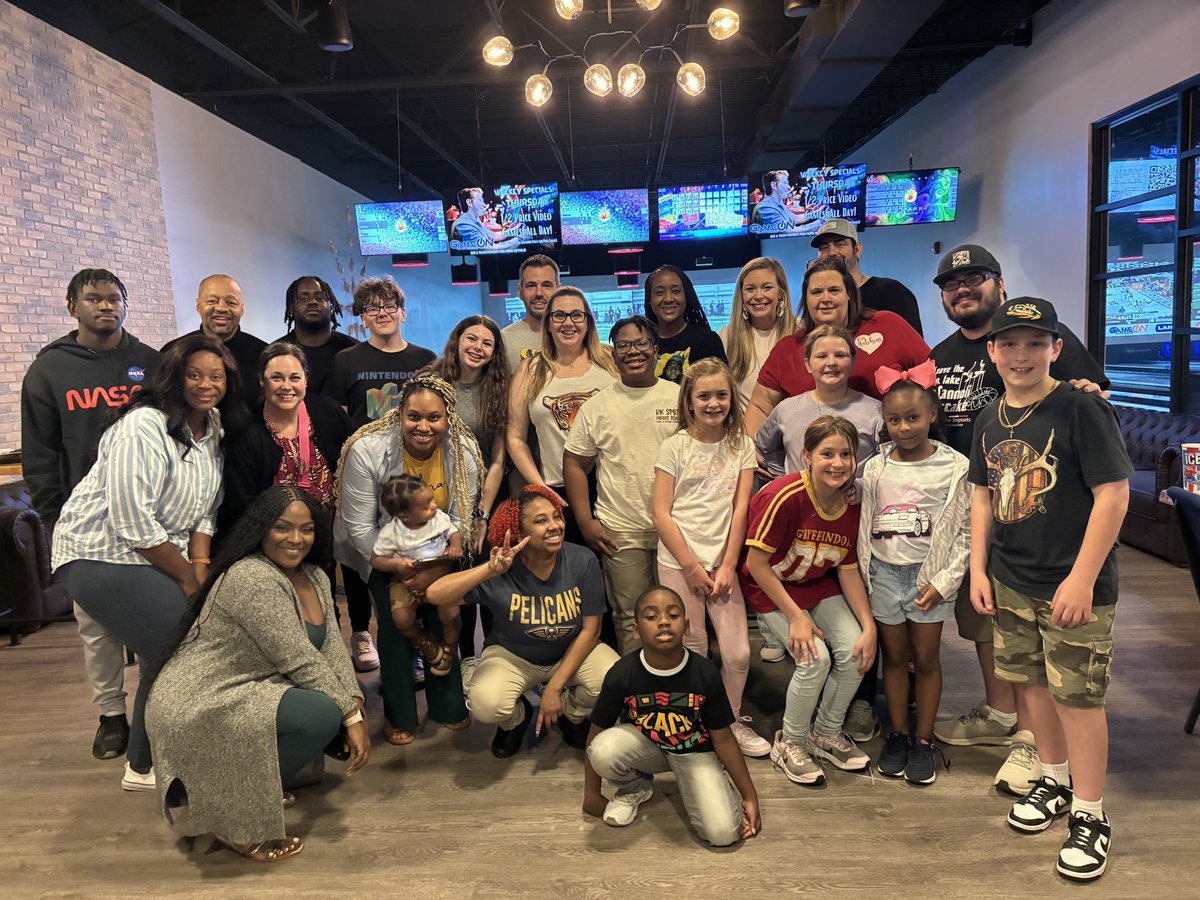 RKSmithMiddle's tweet photo. The RKS family enjoyed some fun and games this evening at Game On! #scpps #kidfirst https://t.co/TmR3NGqImy