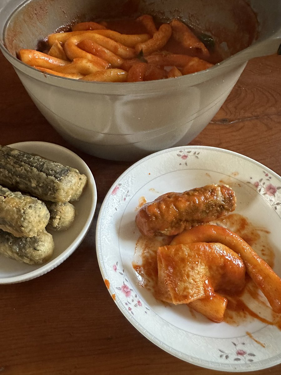 seono_kr's tweet photo. 지인분이 떡볶이 밀키를 보내주셨는데 너무 맛있다.ㅠㅠㅠ밥도 볶아 먹어야겠다.😁 https://t.co/Ehq8VuUaG5