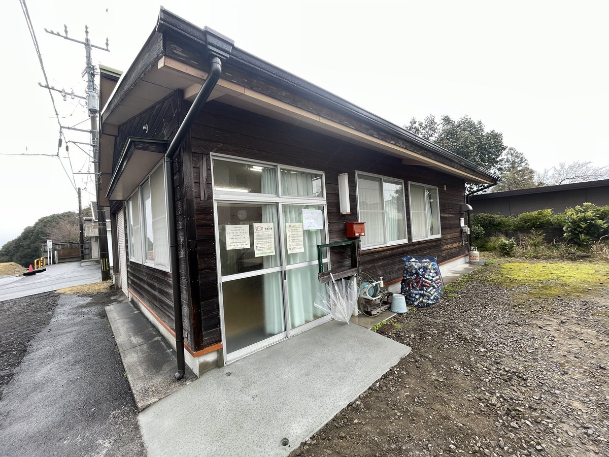 mrt_oshi's tweet image. 更衣室、開放中！
午後4時まで利用できます✨

お家から衣装を着てお越しの方も、こちらでメイク直しなどして大丈夫です😆

#すぷかに #2CO2