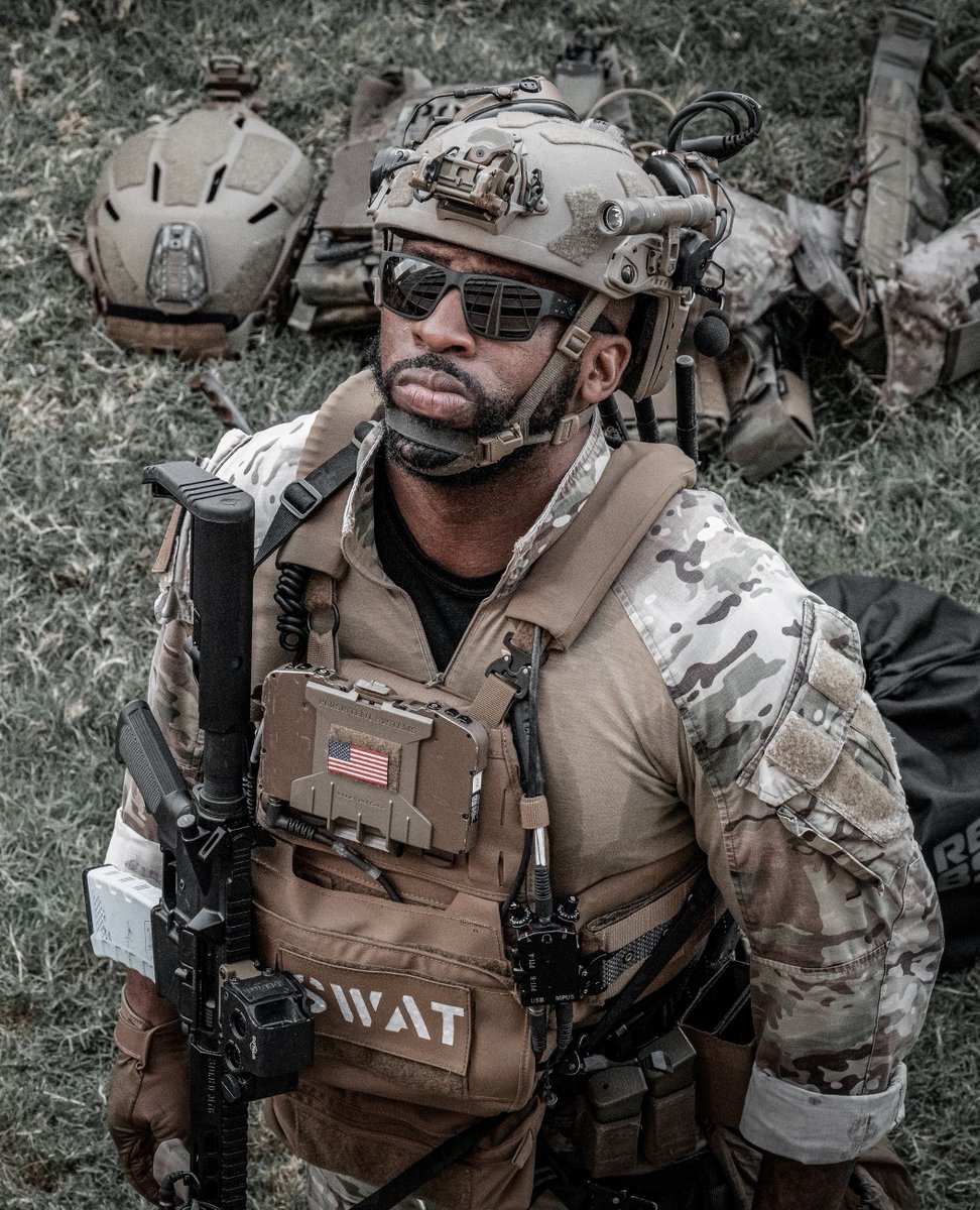 Uncompromising performance for the ones who never back down. . . #Gatorz #GatorzEyewear #GatorzDelta #AmericanMade #MadeInUSA #Craftsmanship #Tactical #Sunglasses #Safety #Eyewear #EyeProtection #EyePro #Protection #LifetimeWarranty