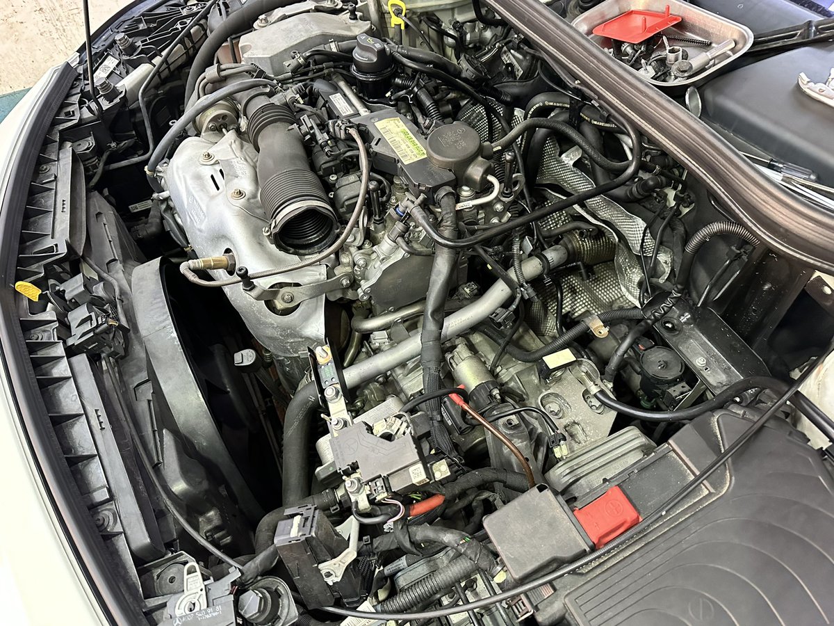 TeamLegendMotor's tweet photo. BENZ Cla250

#benz #cla250 #thermostat #oilfilterhousing https://t.co/ZUrAoyRCAX