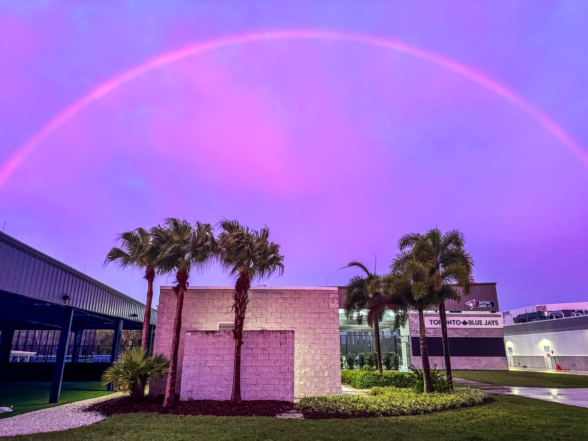 A beautiful night in the Dunedin sky 🤩 #SpringTraining