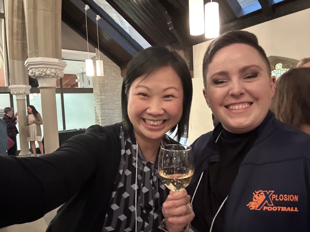 kittymisschan's tweet image. #RTi3Conference catching up w ⁦@tasham63⁩ from Nova Scotia 🍷🍷