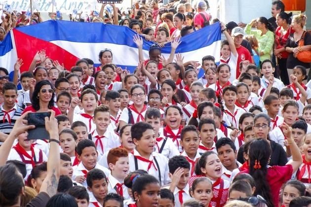 Los niños saben más de lo que parece, y si les dijeran que escribiesen lo que saben, muy buenas cosas que escribirían.    José Martí #XUnMañana @DeZurdaTeam_ #DeZurdaTeam