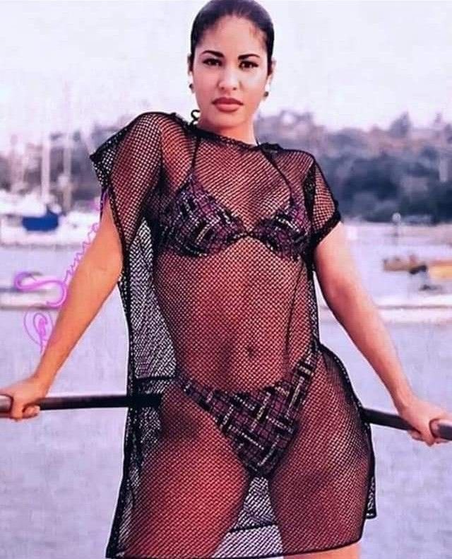 it’s Selena! tweet media