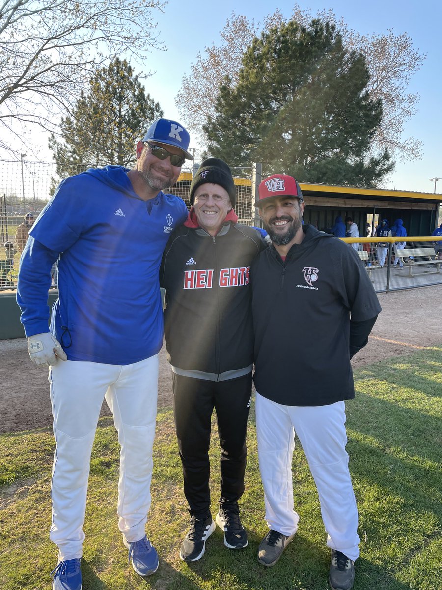 ⁦@WHtsHoops⁩ alumni and City League baseball legends Mike Pelfrey and Mark McBratney ⁦led Kapaun and Heights as head coaches tonight. They helped lead Coach Auer’s 2001 Falcon baseball team to the City League title and the state championship game. #falconsforever