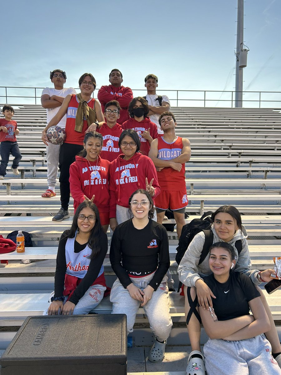 CoachMQuinonez's tweet photo. A lot of PR’s today @ the Irvin Invitational! #GoCats https://t.co/S4it1S0m60