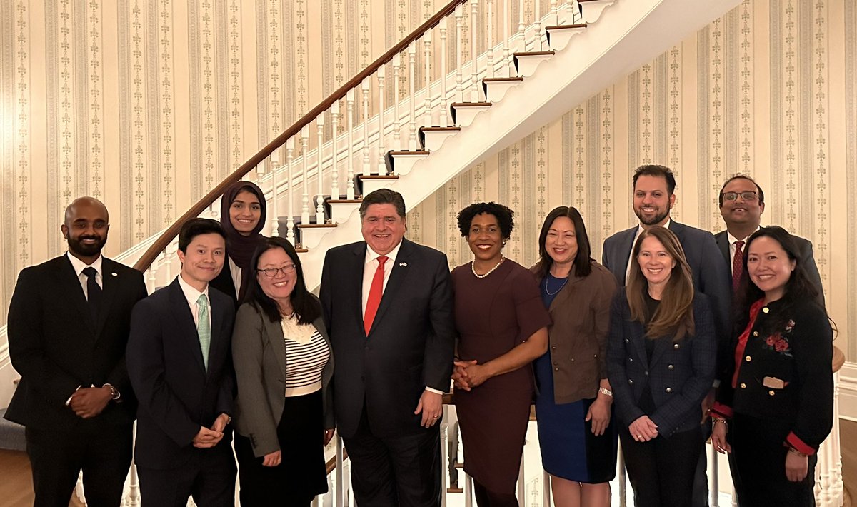 I was elected to the Illinois House in 2016 along with Rep. Teresa Mah who made history as the first-ever Asian American legislator in the Illinois General Assembly. #RepresentationMatters and in 2024 I’m thrilled to see the growth of the Asian American Legislative Caucus!