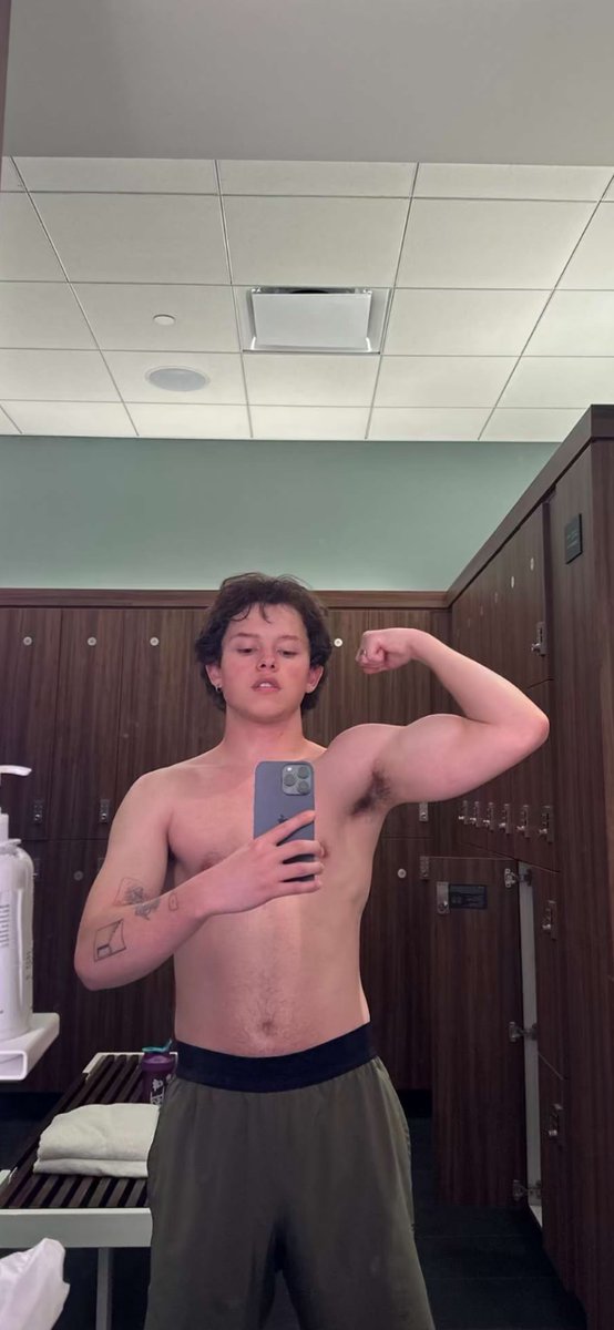 cumslut4men's tweet photo. That muscle is definitely from jerking off look how big it is ๐คค #jacobsartorius https://t.co/24SOdWh7Kw