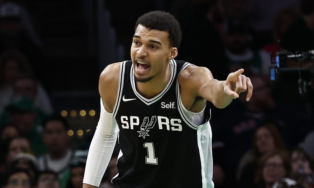 SpursCulture's tweet photo. Victor Wembanyama tonight:

31 PTS 
16 REB
5 AST
2 STL
3 BLK
+15  +/-

2nd rookie in NBA history to have multiple 30-15-5 games in a season https://t.co/bnlwMtM4wM