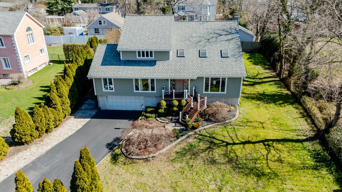 With a price improvement of $1,099,000, you won't want to miss this OPEN HOUSE 🍀 Saturday 3/23/24 12:00 - 2:00 pm 📍 10 Harbor Crest Court Halesite • Huntington, NY 11743 4 BR, 2.5 Baths Half Acre Winter Water Views MLS Web # 3537675 Link in bio #openhouse #LongIsland