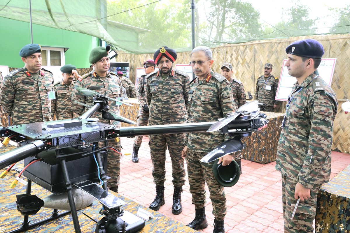 #IndianArmy
#EasternCommand
#NationFirst
Lt Gen RC Tiwari, #ArmyCdrEC reviewed the security situation and operational preparedness during his visit to #SpearCorps on 21-22 March.
#progressingJK#NashaMuktJK #VeeronKiBhoomi #BadltaJK #Agnipath #Agniveer #Agnipathscheme #earthquake