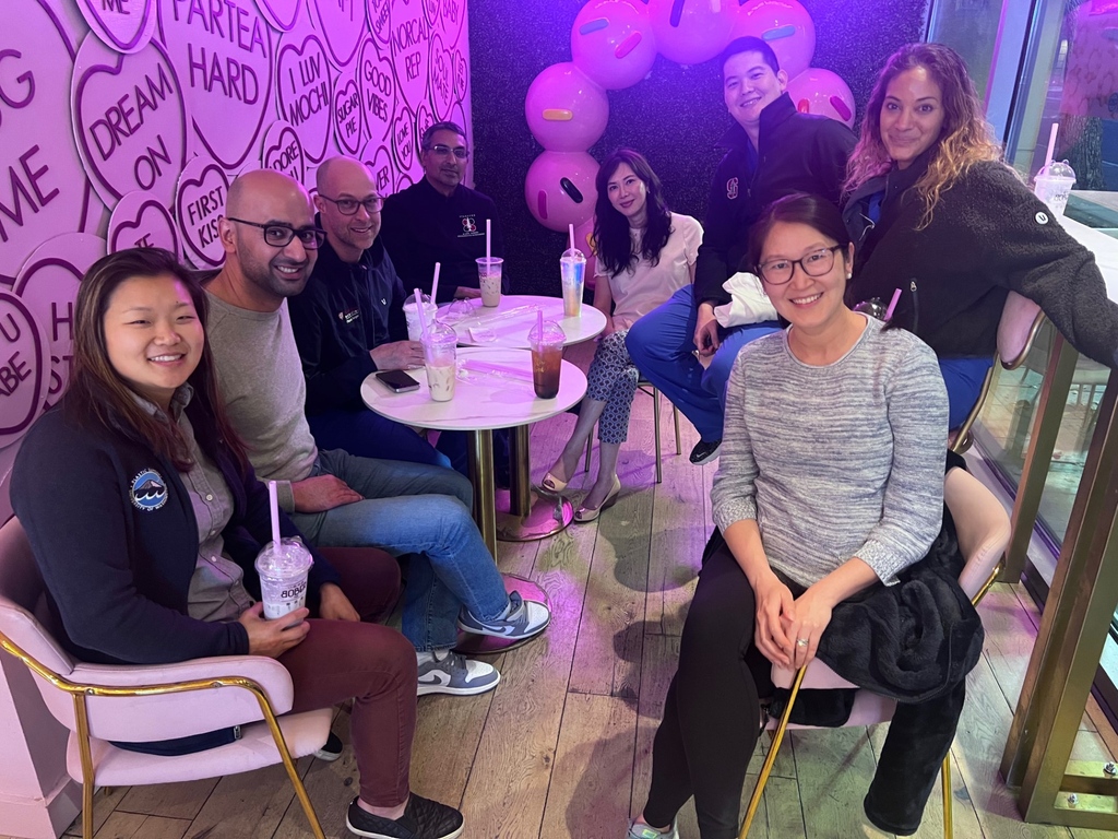 🧋 🔬 The Microsurgery Team had a fun time at our inaugural monthly Microsurgery Tea Time last night! It is a time to unwind, share ideas, discuss active service issues, and simply to bond over boba tea!