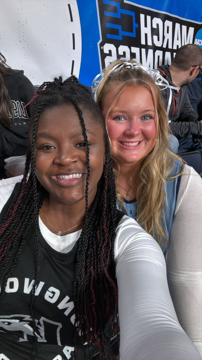 ArainaWigfall's tweet photo. LETS GO WOOD!!!! 💙🤍💙🤍
#MMselfie #Longwood #gowood https://t.co/NkotJfjjel