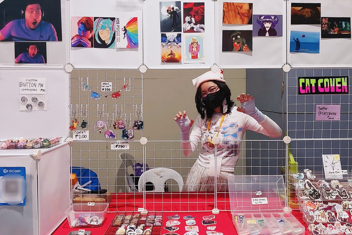 We're now set up here at Komiket, Table #23 !!! Come visit, nya~ 🐈‍⬛💖