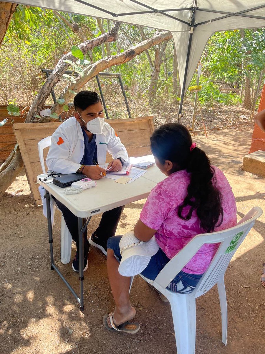 Gob_Zihuatanejo's tweet photo. Llevamos la brigada medica a la comunidad de Barranca de la Bandera para atender a sus habitantes. https://t.co/ISFRRREFhT