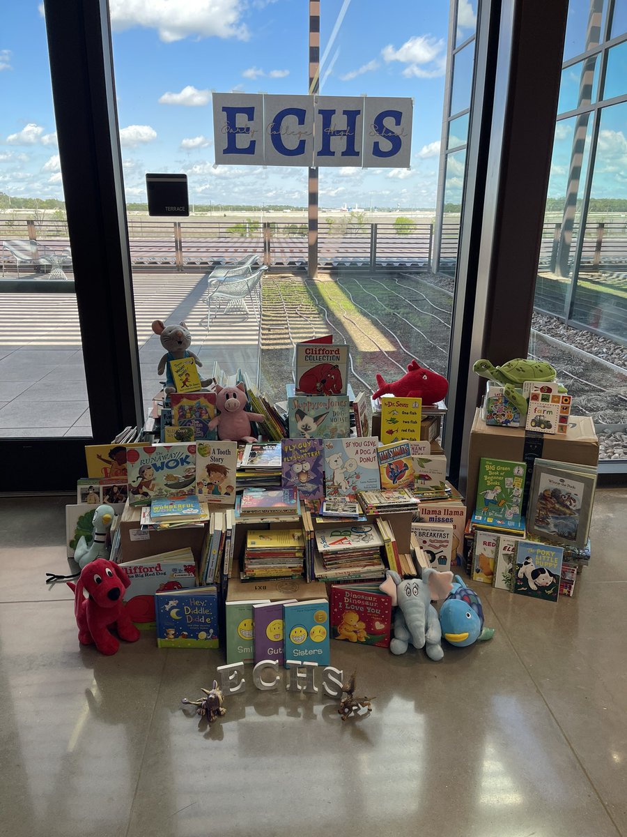 NovemberGlenn's tweet photo. @LISD_ECHS Sooo many books!  My picture wasn’t as pretty but wow look at all those books! https://t.co/yTEQD7gMyS