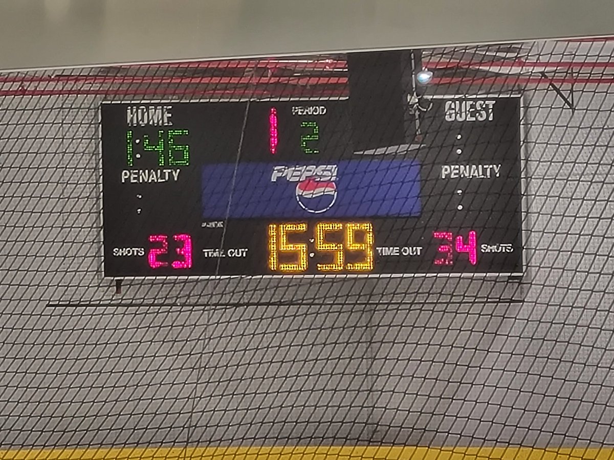 Capjhl's tweet image. That's it for the 2nd.

Shots 34-23 St Albert!

Powerplays:

@stabmerchants 1/1 
@BeaumontChiefs 0/2

Merchants begin period 3 with 1:46 of PP time.

Are we headed to OT tonight?