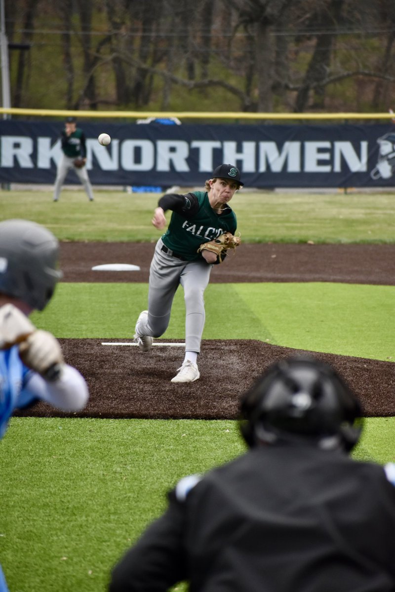 StaleyBaseball's tweet photo. Big win for Staley tonight over rival Oak Park 10-5. Irlbeck was strong on the mound (5INN, 2H, 1R, 10k) and Pearcy made his debut with (4K’s). Wilson(2-5,2B), Glueck(2-2),Moore (2-4,3B)and Unruh(2-3,3B)led in hitting. Sapp had a nice diving play. @SHSFalcons @N2SportsStaley https://t.co/1h01xyFuiI