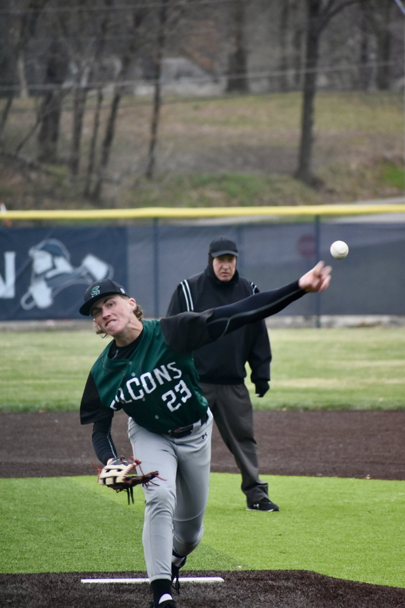 StaleyBaseball's tweet photo. Big win for Staley tonight over rival Oak Park 10-5. Irlbeck was strong on the mound (5INN, 2H, 1R, 10k) and Pearcy made his debut with (4K’s). Wilson(2-5,2B), Glueck(2-2),Moore (2-4,3B)and Unruh(2-3,3B)led in hitting. Sapp had a nice diving play. @SHSFalcons @N2SportsStaley https://t.co/1h01xyFuiI