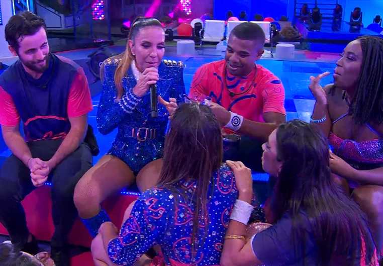 HugoGloss's tweet photo. Ivete sentada com eles cantando "Quando A Chuva Passar" 🤏😭 #BBB24 https://t.co/Wz9cTt7F2V