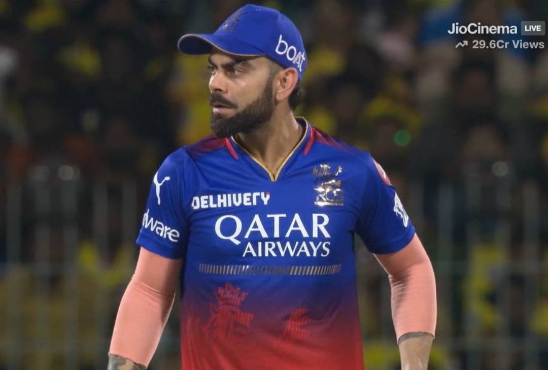 Harshtoor007's tweet photo. This pic show the Kohli has more pressure in the whole team
#VIRATKOHLI https://t.co/M9QysUiYyc