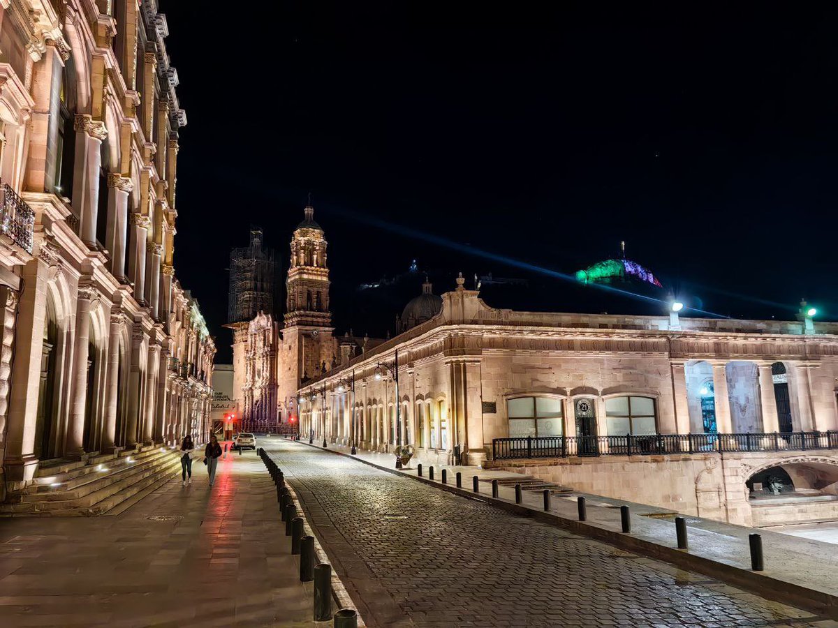_JorgeMirandaC's tweet photo. Nuestro majestuoso Centro Histórico se encuentra listo para recibirlos en el Festival Cultural Zacatecas; vamos a disfrutar como nos gusta a las y los capitalinos, en familia. 

¡No te pierdas todas las actividades para todas las edades! https://t.co/fj4oMVHfZ9