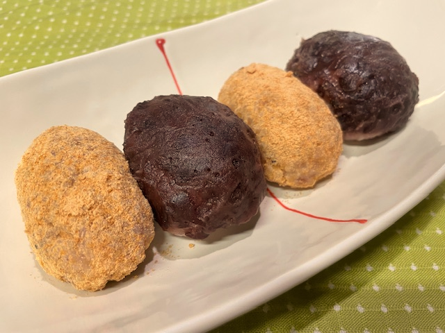 BelleHpsns's tweet photo. 【雑穀米でおはぎ】
＜料理のポイント＞
⭐雑穀米を使うことで腹持ちも良く、栄養価up‼簡単に作れるお菓子！
#雑穀米レシピ　#おはぎ　#腹持ちいい　#高知栄養士　#ベル薬局　#身近な栄養士　#栄養サポート薬局　#高知県　
https://t.co/Pbe7VA3vxd https://t.co/QaJsY8JSvQ