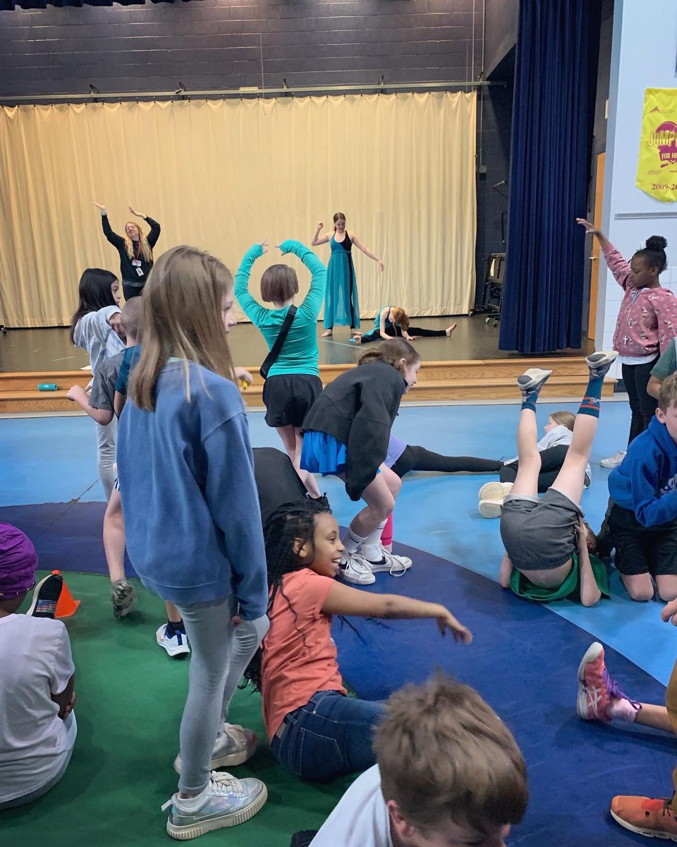 Martin Middle School Choreography elective class performed for 4th &5th grade classes today. Students were able to see what to look forward to when continuing to follow the GT magnet pathway.  3 were Underwood alumni too! #smallschoolbigtalent #ugtm #weareunderwood