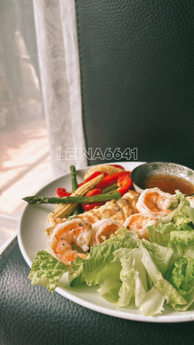 太無聊了
所以我跑去弄了三人份的早午餐🍱
以表孝心
#台北 #下廚 #烤時蔬烘蛋煎蝦仁沙拉 https://t.co/13Xuyz5bY1