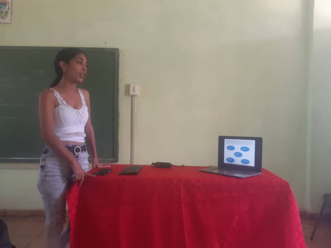 AdisFiol's tweet photo. Se realiza con éxitos la defensa de los trabajos de curso de los estudiantes de 4to año de la carrera de Contabilidad y Finanzas de la #UniversidadMoa, se integraron varias asignaturas del año y se vincularon a centros de trabajo relacionados con la profesión. https://t.co/yy1SPfTRbp