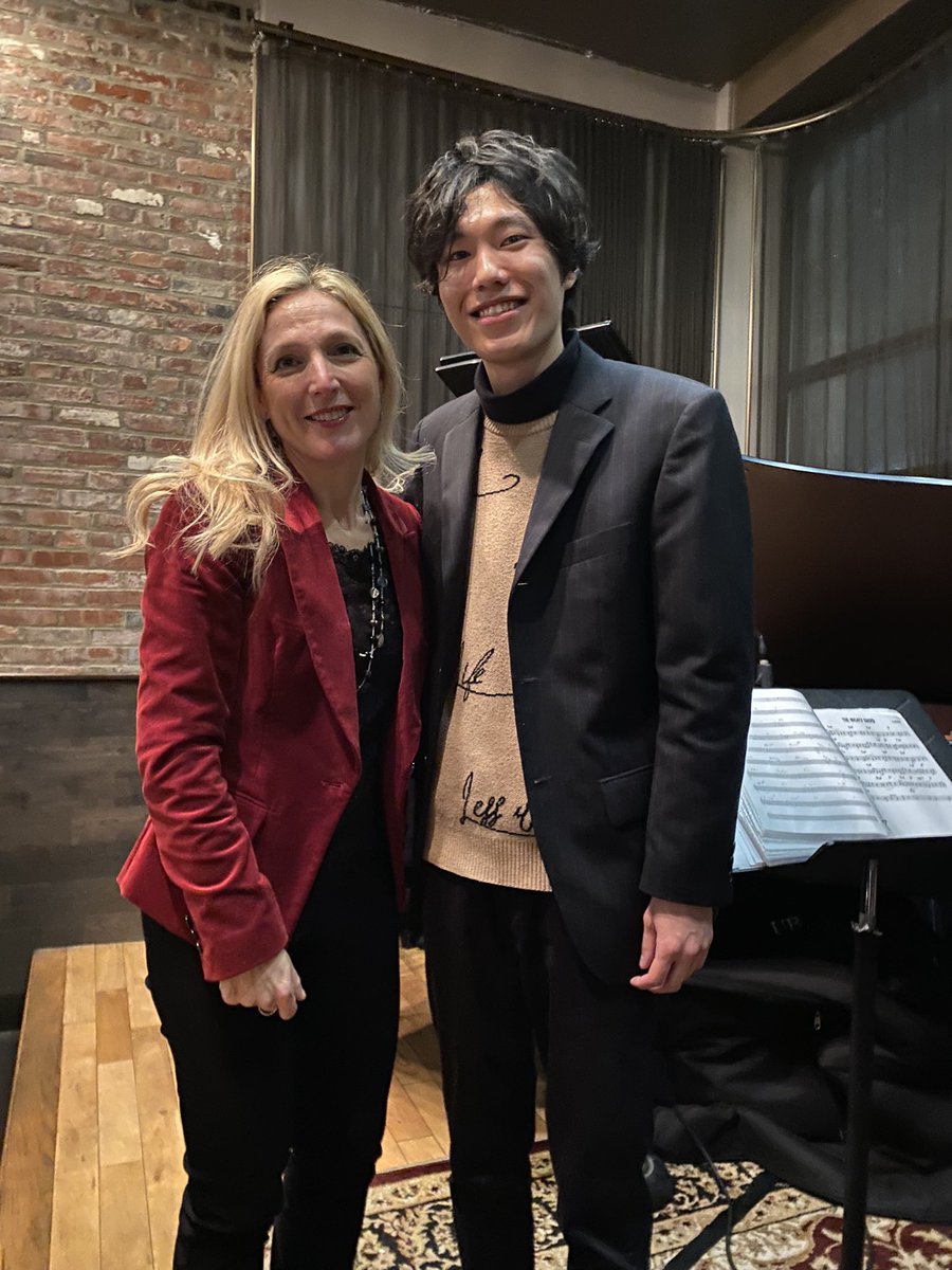 YoshimuraGen's tweet photo. 最近はピアニストのDaniela Schächterさんとよく一緒に演奏させて頂いています。ダニエラさんとは、僕が13歳の時に初めてお会いしました。大学に入学して久しぶりに再会した時、その時の事を覚えてくれていて、いつか一緒に演ろうねと言ってくれたのを覚えています。 https://t.co/DsV2B1IJ9t