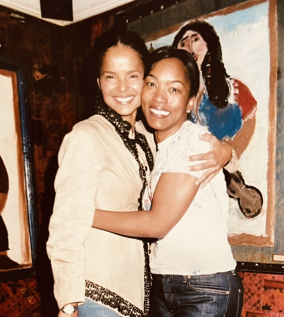 victoriarowell's tweet photo. @ImAngelaBassett is an extraordinary person, child advocate, wife, mother friend to many —a world class performer! Thanks for showing up for foster youth Angela! #ocsar https://t.co/zpKFYeLvsc