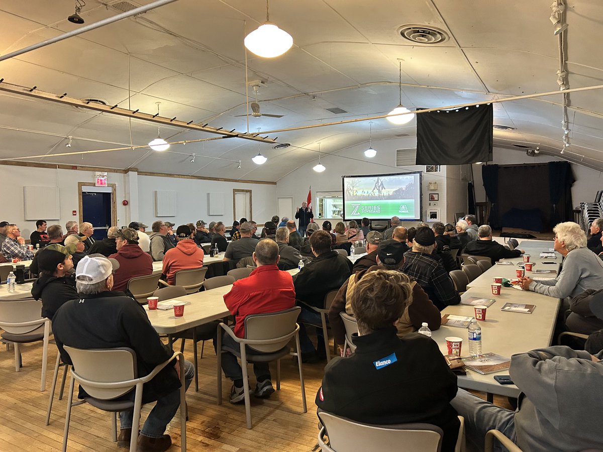 Great day spent learning that the best is yet to come with Z series soybeans!! <a href="/SeligaJohn/">John Seliga</a> <a href="/GDrummelsmith/">George Drummelsmith</a> <a href="/PioneerSeedsCA/">Pioneer Seeds Canada</a>