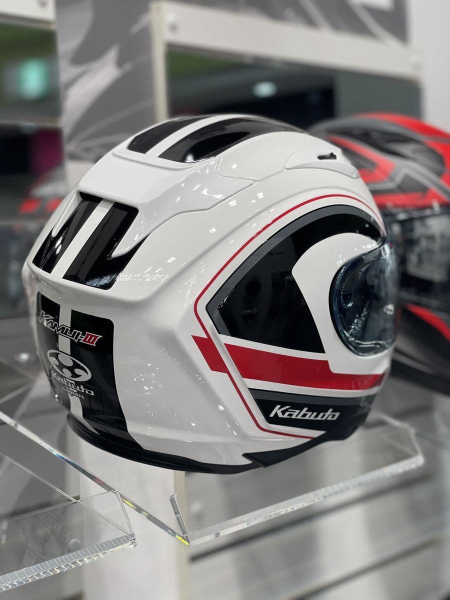 OGK_KABUTO's tweet image. 🏍️2024ニューグラフィックの続きを。
カムイ3リッジ、3色！⛑️
#東京モーターサイクルショー
#kamui3